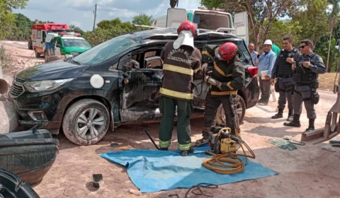 Taxista perde controle de carro e passageira morre na rodovia AM-010