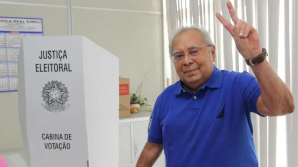 Amazonino deve receber alta de hospital até o fim de semana, diz assessoria