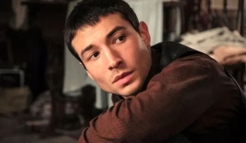 Ator Ezra Miller se declara inocente, mas pode pegar até 26 anos de prisão