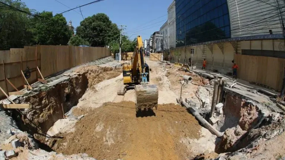 Av. 7 de setembro: trecho interditado será liberado na noite desta quinta, em Manaus