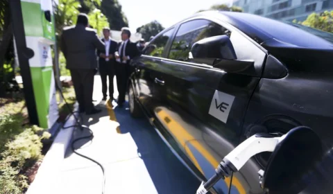 Brasil conquista marca de mais de 100 mil veículos eletrificados, diz ABVE