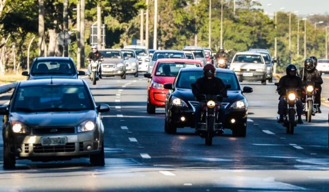 No AM, licenciamento anual para veículos com placa final 8 vai até dia 31