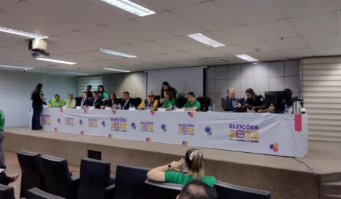 AO VIVO: TRE-AM faz balanço parcial das eleições durante manhã deste domingo