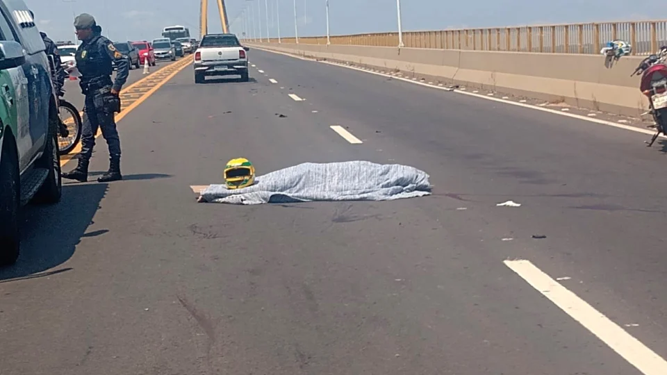 Homem morre em grave acidente na Ponte Rio Negro, em Manaus
