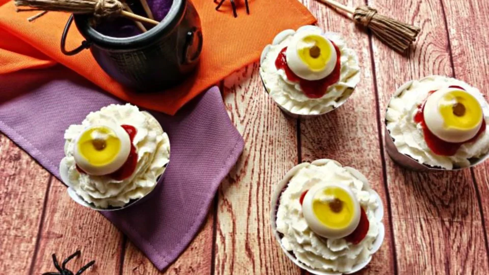 Receita Fácil: aprenda a fazer cupcakes olhos de zumbi em 90 minutos
