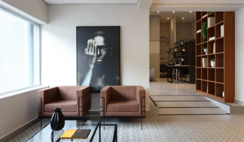 Espelhos, quadros e iluminação podem transformar decoração; veja como usar itens