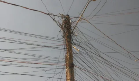 Desvio de energia elétrica faz restaurante ser autuado na Zona Leste de Manaus
