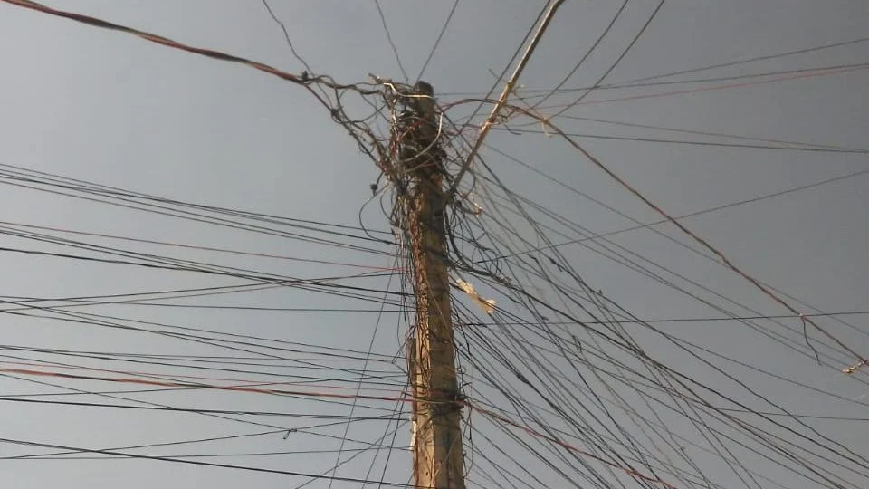 Desvio de energia elétrica faz restaurante ser autuado na Zona Leste de Manaus