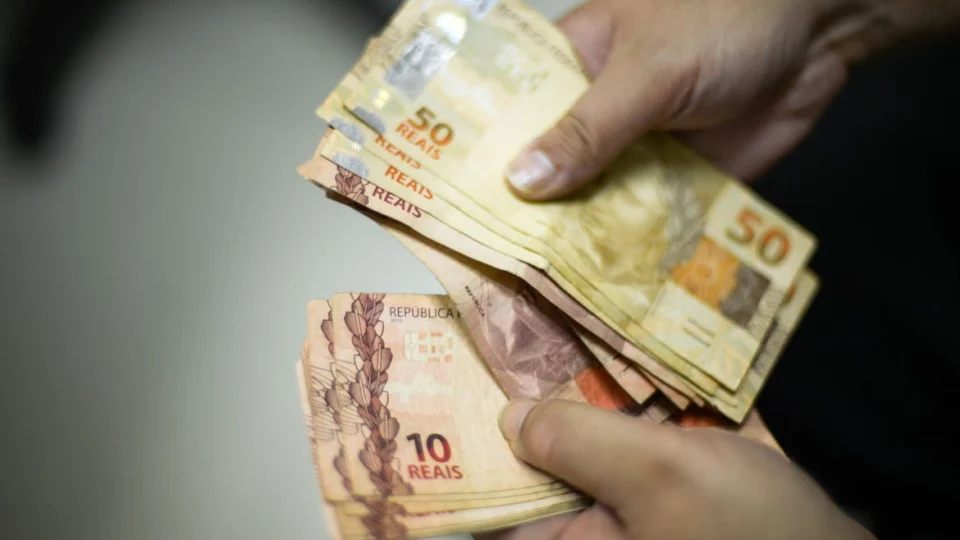 Bancos são autorizados a fazer empréstimo consignado do Auxílio Brasil e BPC