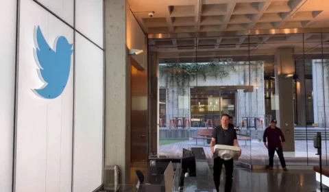 Twitter barra funcionários na entrada do escritório; demissão chega ao Brasil