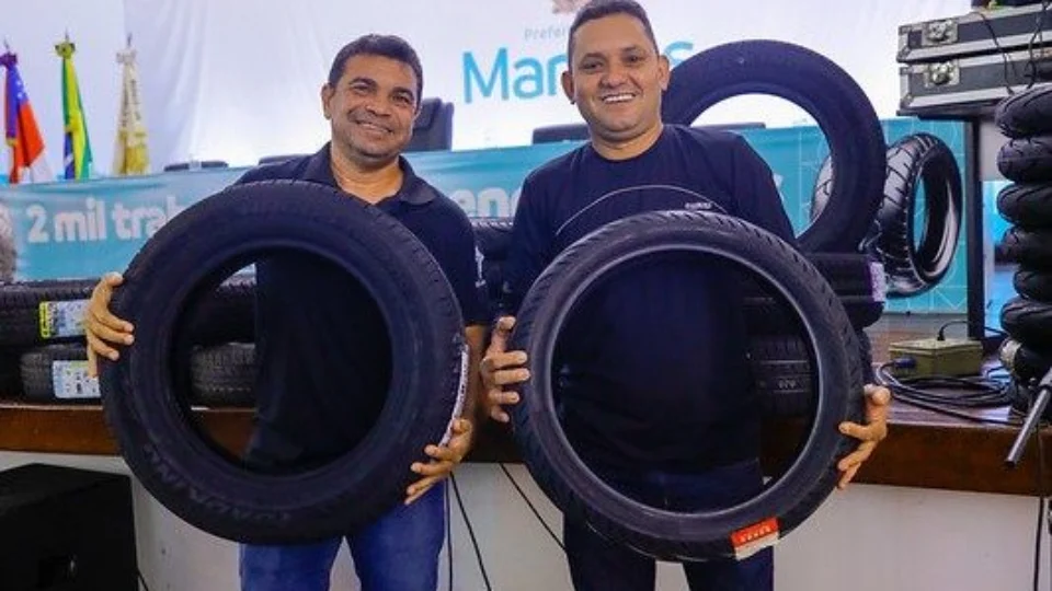 Quase 2 mil trabalhadores do transporte em Manaus recebem ‘Kit Pneus’