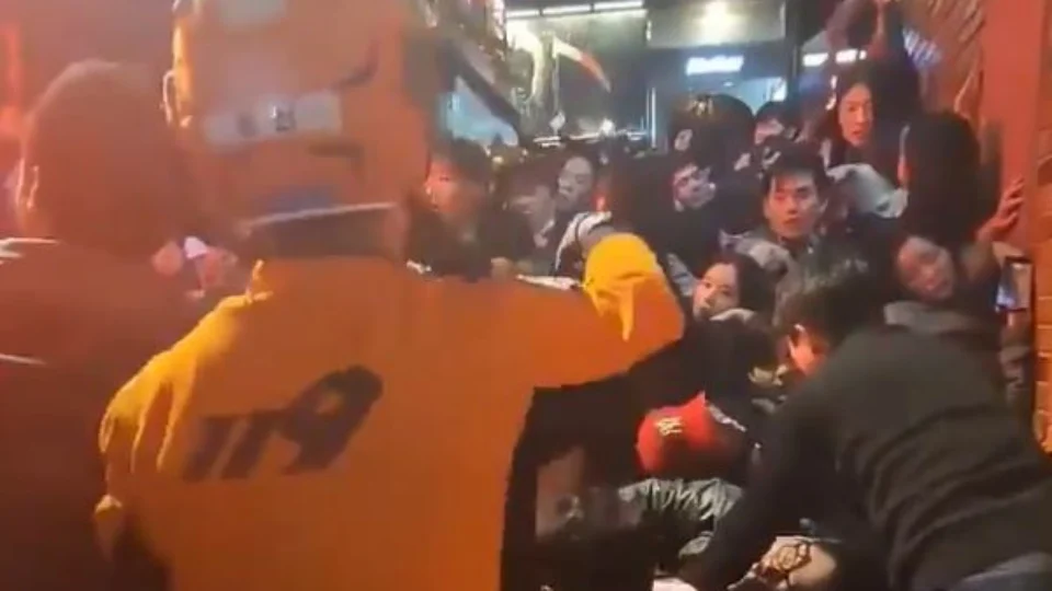 Tumulto em festa de Halloween provoca mais de 140 mortes na Coreia do Sul