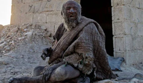 Homem ‘mais sujo do mundo’ morre aos 94 anos no Irã meses após tomar banho