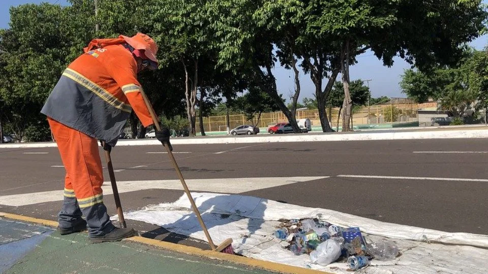Alameda do Samba recebe serviços de limpeza para realização do Boi Manaus