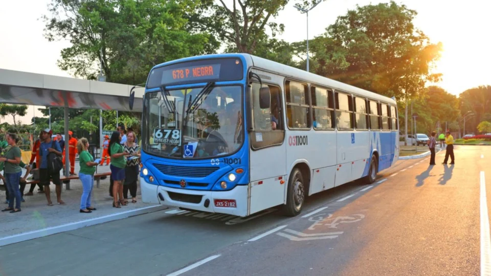 Feriado de Finados terá reforço de linhas de ônibus em Manaus; confira