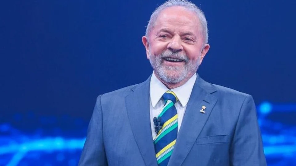 Lula recebe alta após procedimento cirúrgico para retirada de lesão na laringe