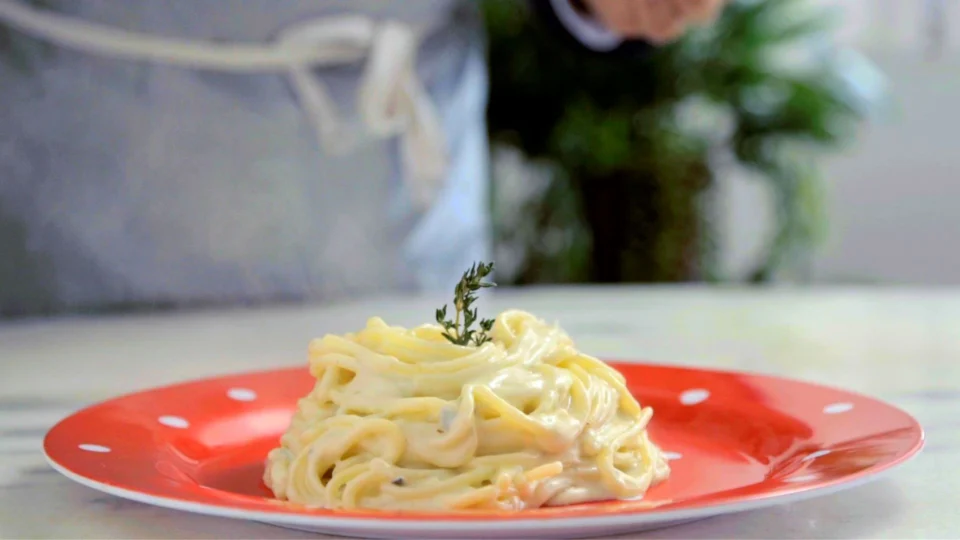 Receita Fácil: aprenda a fazer macarrão quatro queijos