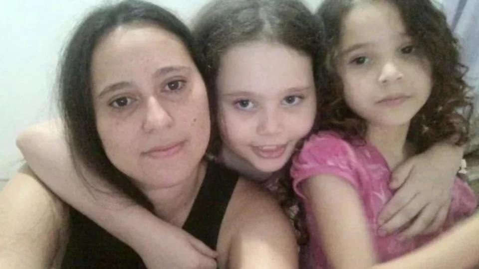 Após confessar assassinato das filhas, mãe é internada em Goiânia