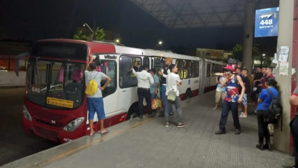 Motorista de ônibus sofre agressão após achar celular roubado e ser rastreado pelo dono, em Manaus