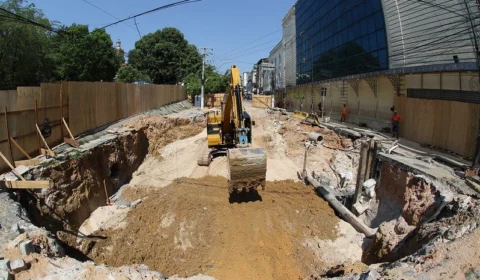 Obras são intensificadas em trecho interditado na Av. 7 de Setembro, em Manaus