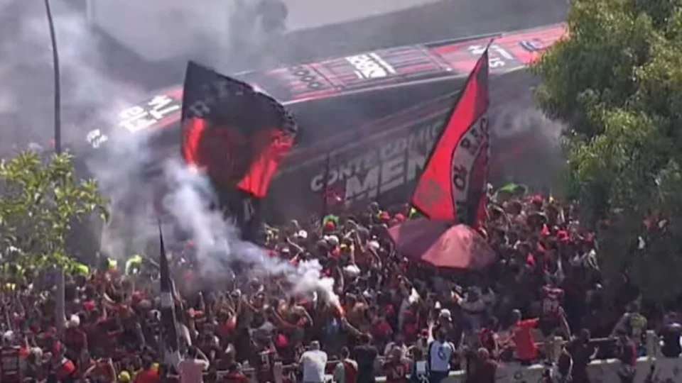 AeroFla: veja como foi embarque do Flamengo rumo à nova decisão da Libertadores, sábado (29)