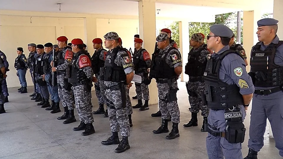 Deve haver punição a policiais que não usarem câmeras em fardas