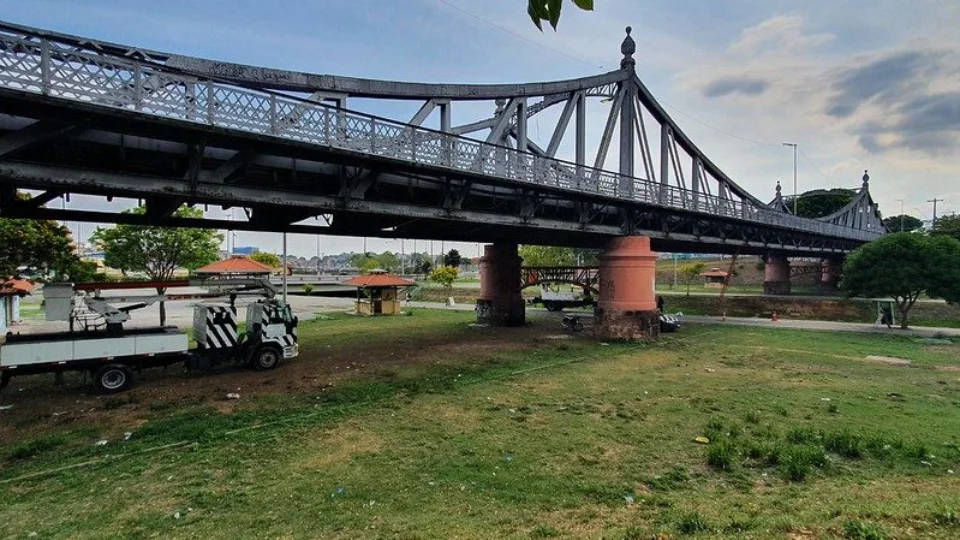 Ponte da 7 de Setembro, em Manaus, volta a receber iluminação após dez anos