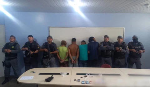 VÍDEO: policiais cantam parabéns para preso ‘esquecido’ do aniversário, em Manaus