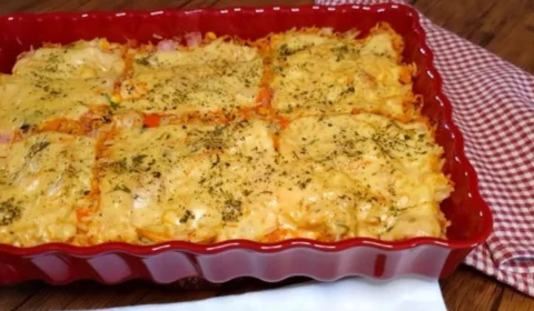 Receita Fácil: aprenda a fazer arroz de forno com frango simples e prático