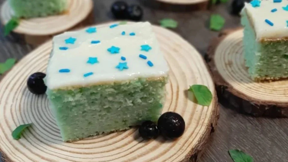 Receita Fácil: aprenda a fazer bolo de gelatina tutti-frutti em 45 minutos