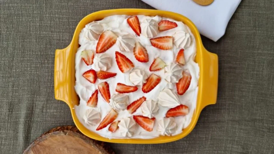 Receita Fácil: aprenda a fazer merengue de morango; pronto em 30 minutos