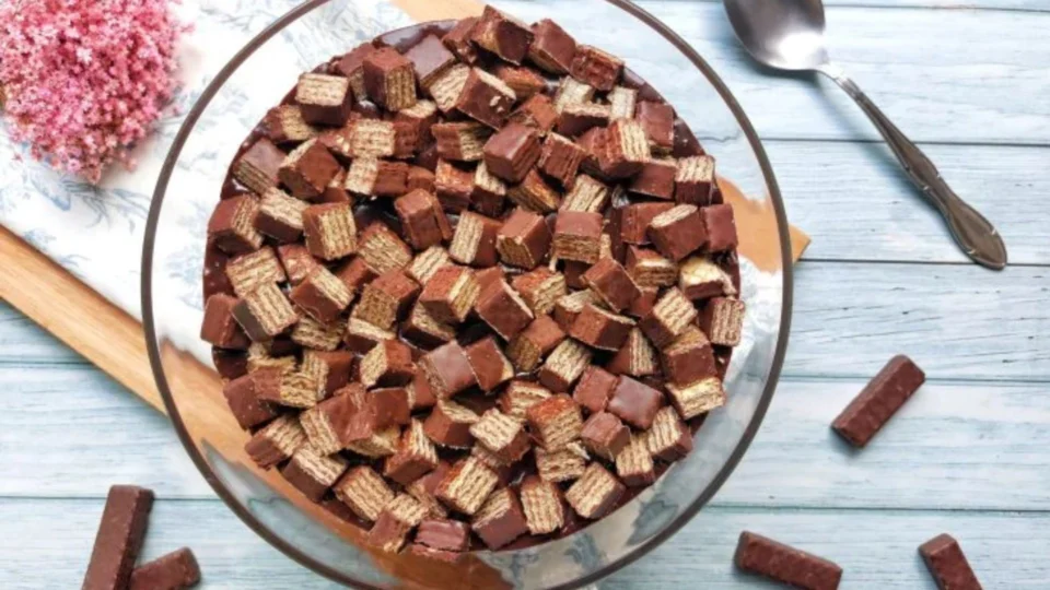 Receita Fácil: aprenda a fazer pavê de chocolate Bis; todo mundo vai pedir bis