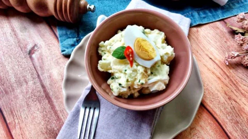 Receita Fácil: aprenda a fazer salada de batata; perfeita para acompanhar assados e churrasco