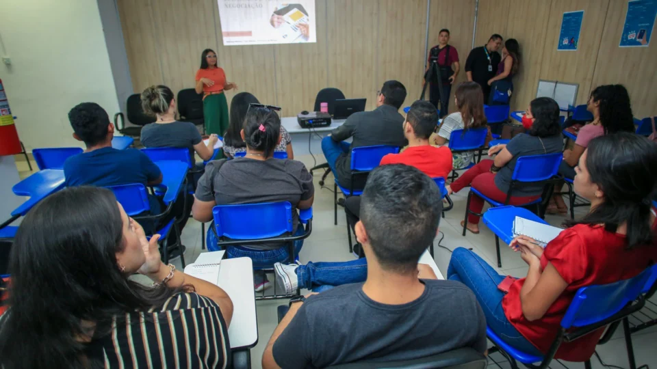 Semtepi oferta 80 vagas para cursos de Op. de Caixa e Atendimento, em Manaus
