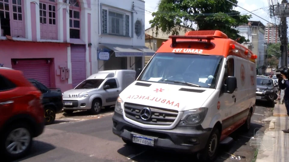 VÍDEO: suspeito de assalto é baleado dentro de loja no Centro de Manaus