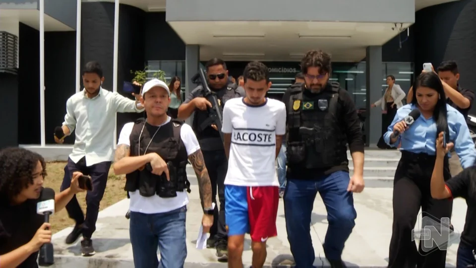 VÍDEO: suspeitos de matarem homem a tiros em condomínio são presos em Manaus