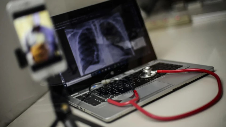 Medicina: MEC deve autorizar vagas só onde faltam médicos, diz ministro