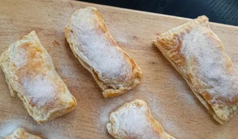 Receita Fácil: aprenda a fazer tortinha folhada de banana