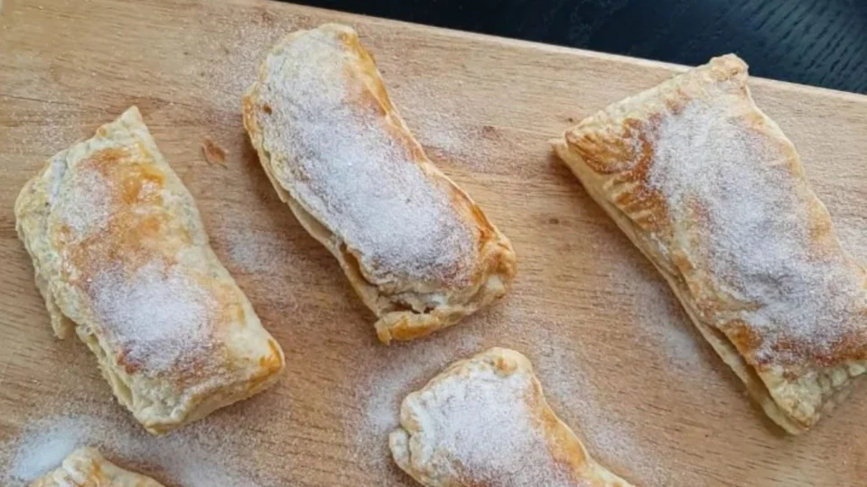 Receita Fácil: aprenda a fazer tortinha folhada de banana