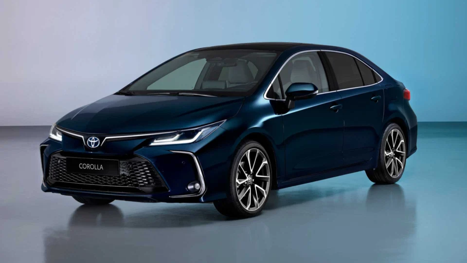 Toyota Corolla híbrido estreia no Japão e deve chegar ao Brasil em 2023