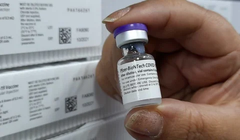 Saúde compra mais 50 milhões de vacinas contra covid-19 da Pfizer