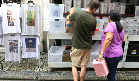 Confiança do comércio cai 10,8 em novembro, segundo FGV