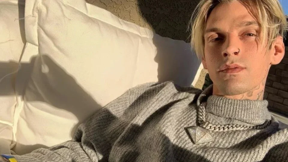 Cantor norte-americano Aaron Carter é encontrado morto em casa na Califórnia