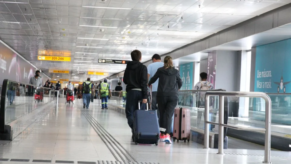 Bloqueio de caminhoneiros em rodovias faz 25 voos serem cancelados em São Paulo