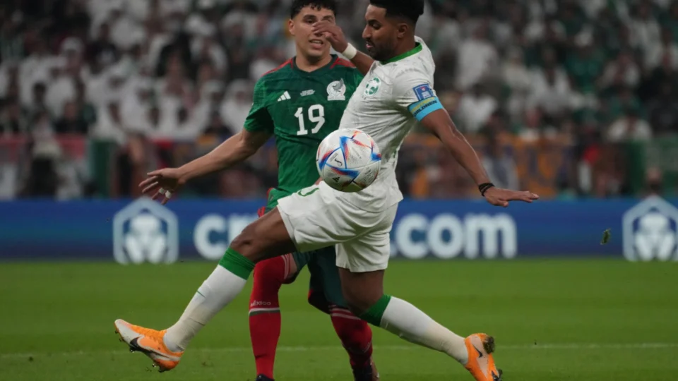 Arábia Saudita x México: mexicanos vencem por 2 a 1 mas são eliminados junto com árabes