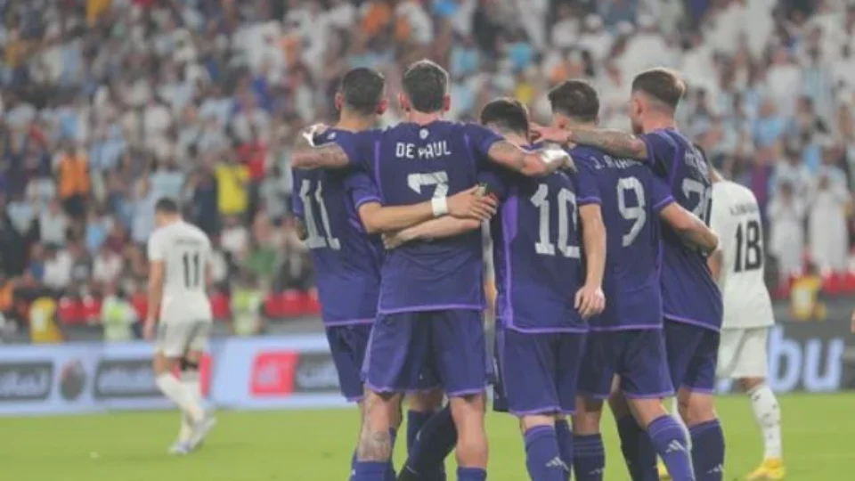 Argentina goleia Emirados Árabes por 5 a 0 no último amistoso antes da Copa do Catar