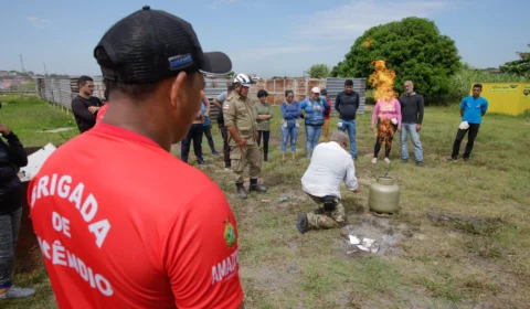 Curso de formação de brigadista é ministrado aos moradores do Prosamin+, em Manaus