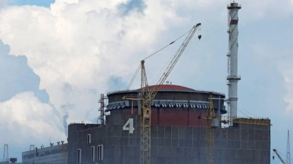 Bombardeios russos: usina nuclear fica totalmente sem energia na Ucrânia