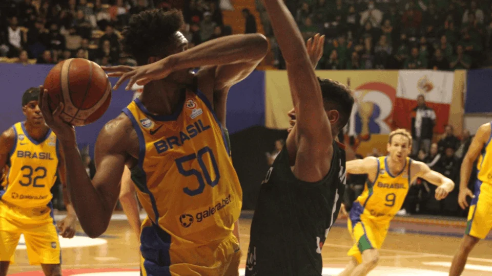 Brasil vence México e fica perto da vaga para Copa do Mundo de basquete