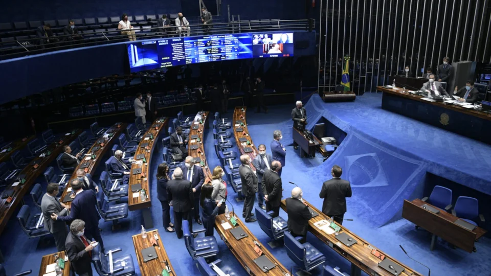 Senado aprova multa de até R$ 2 milhões para racismo e homofobia em estádio